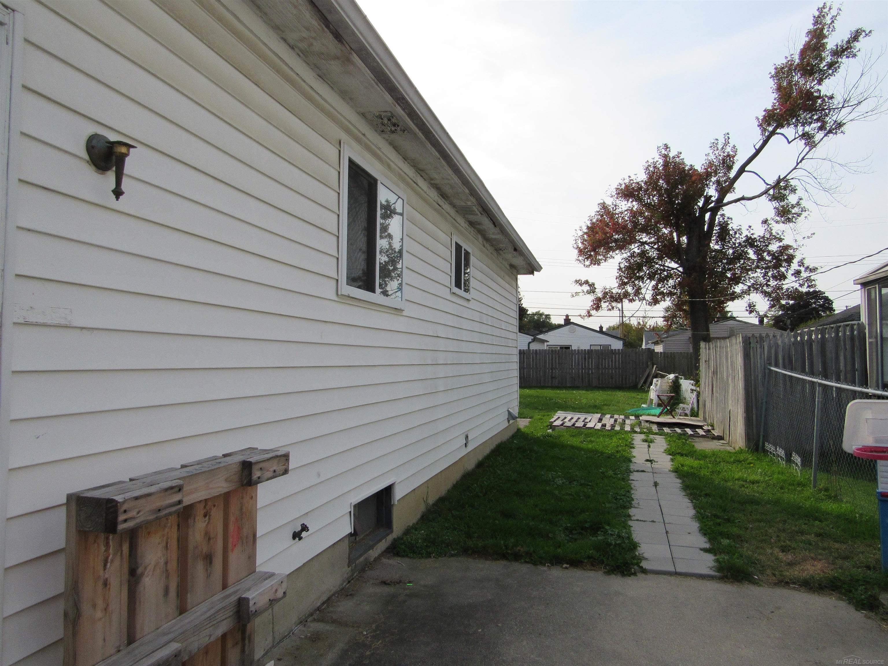 27745 Bohnhoff Street