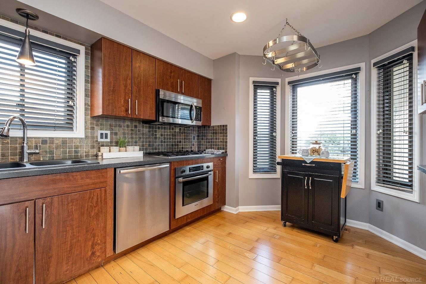 39020 Clearview Street