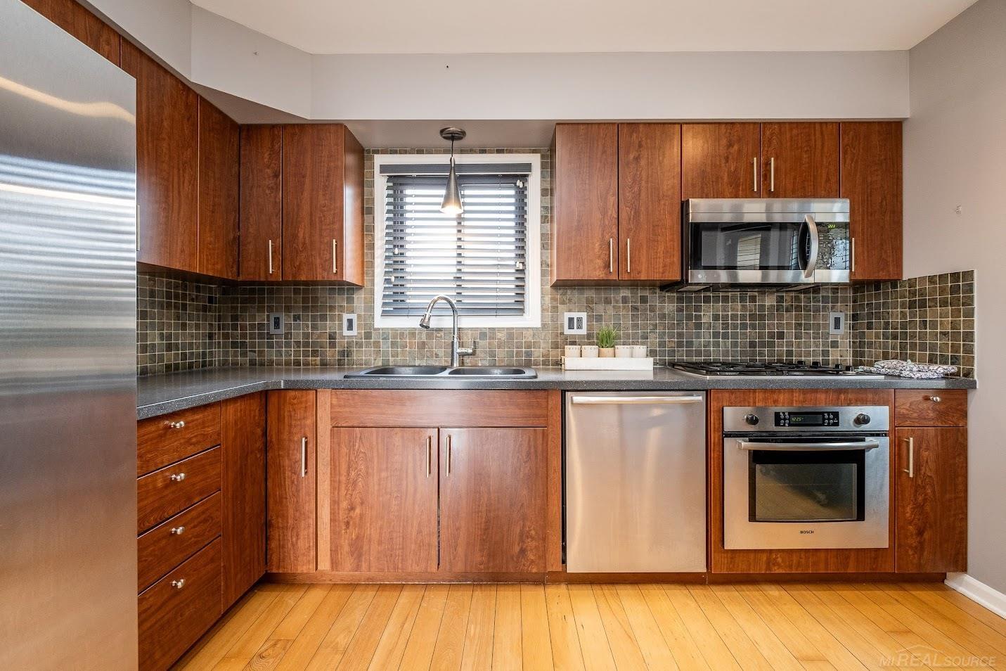 39020 Clearview Street