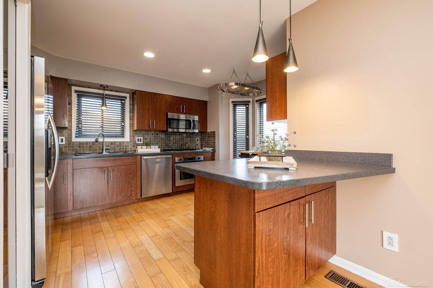 39020 Clearview Street