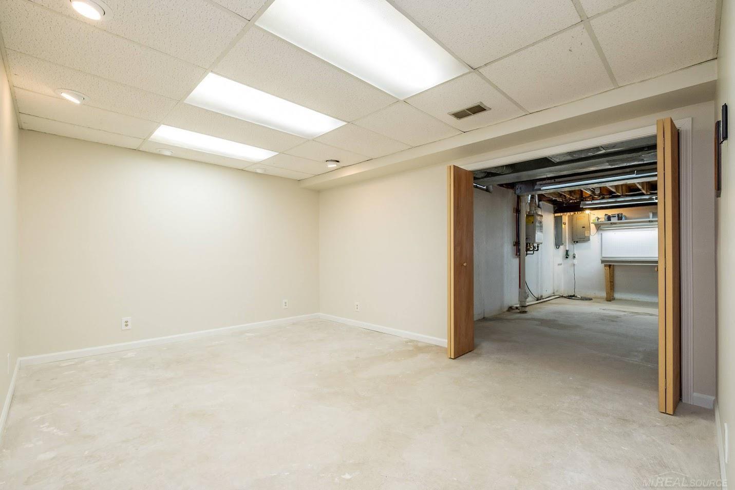 39020 Clearview Street