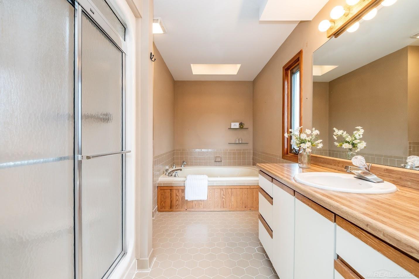 39020 Clearview Street