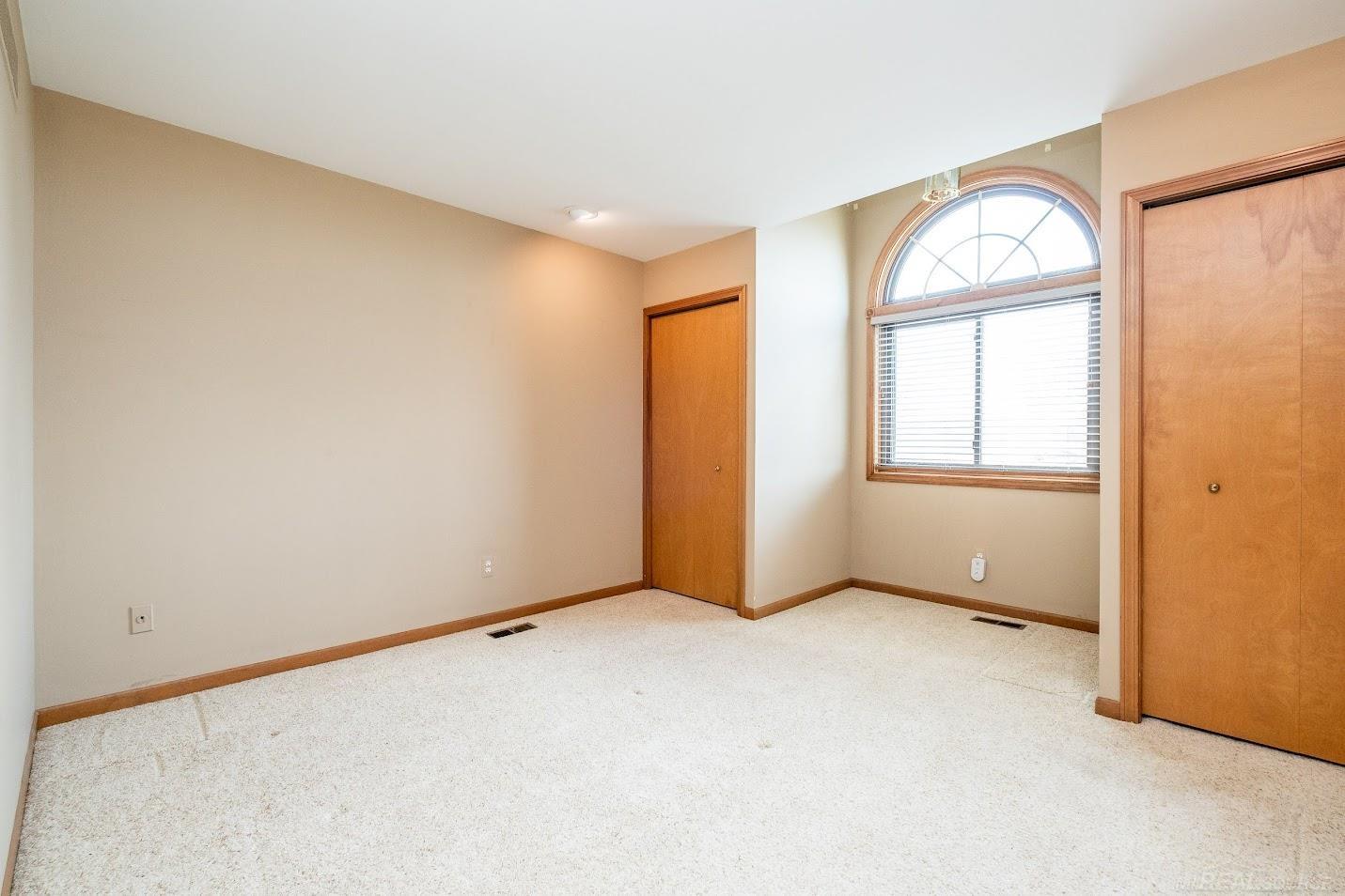 39020 Clearview Street