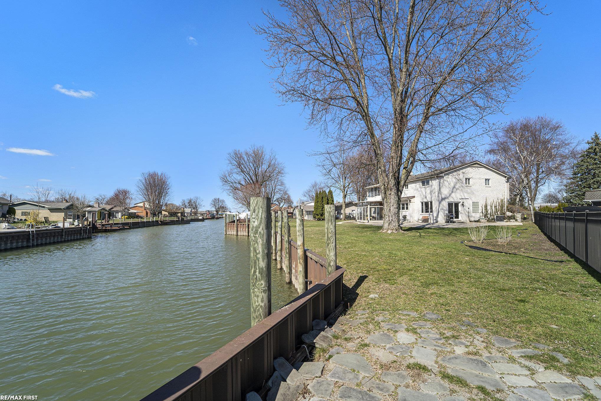 41525 Windmill Street