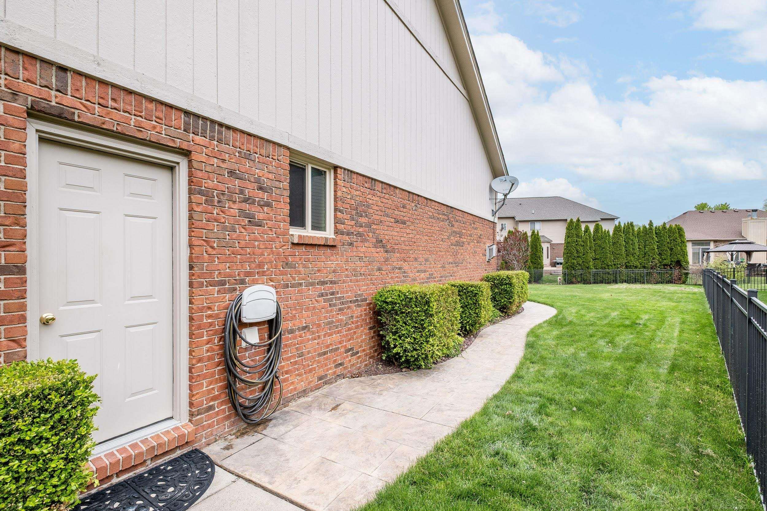 41870 Antoinette Court