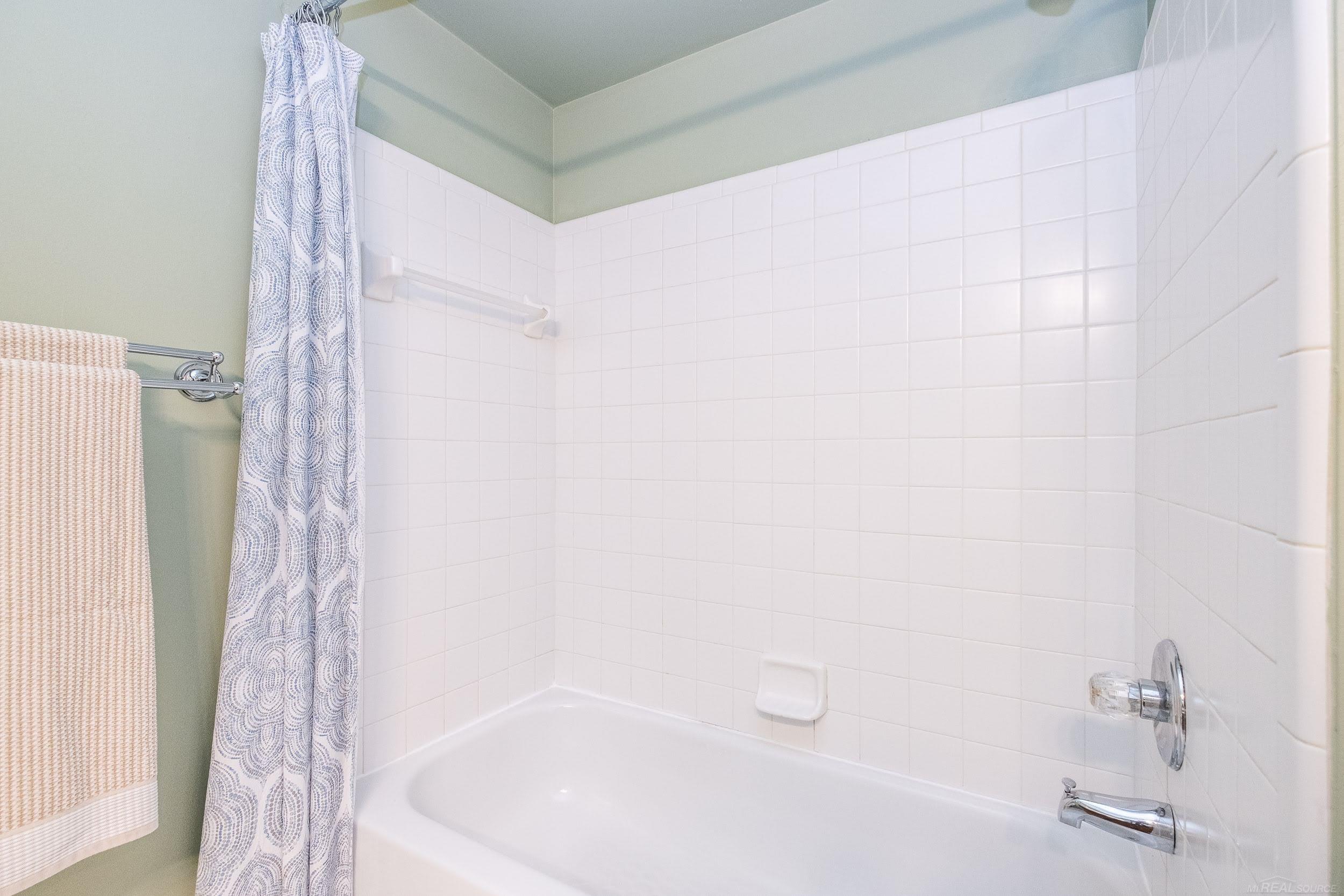 41870 Antoinette Court