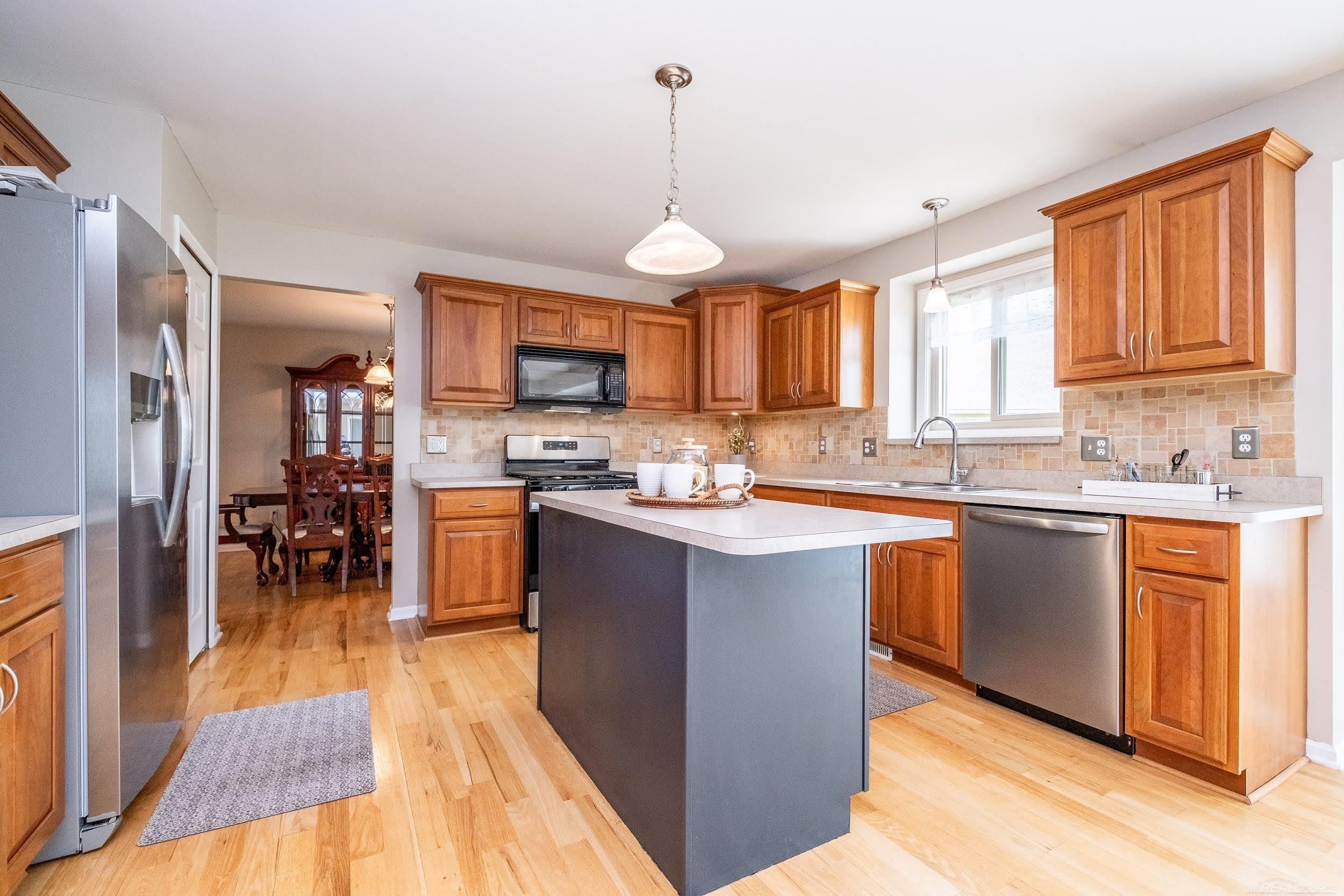 41870 Antoinette Court