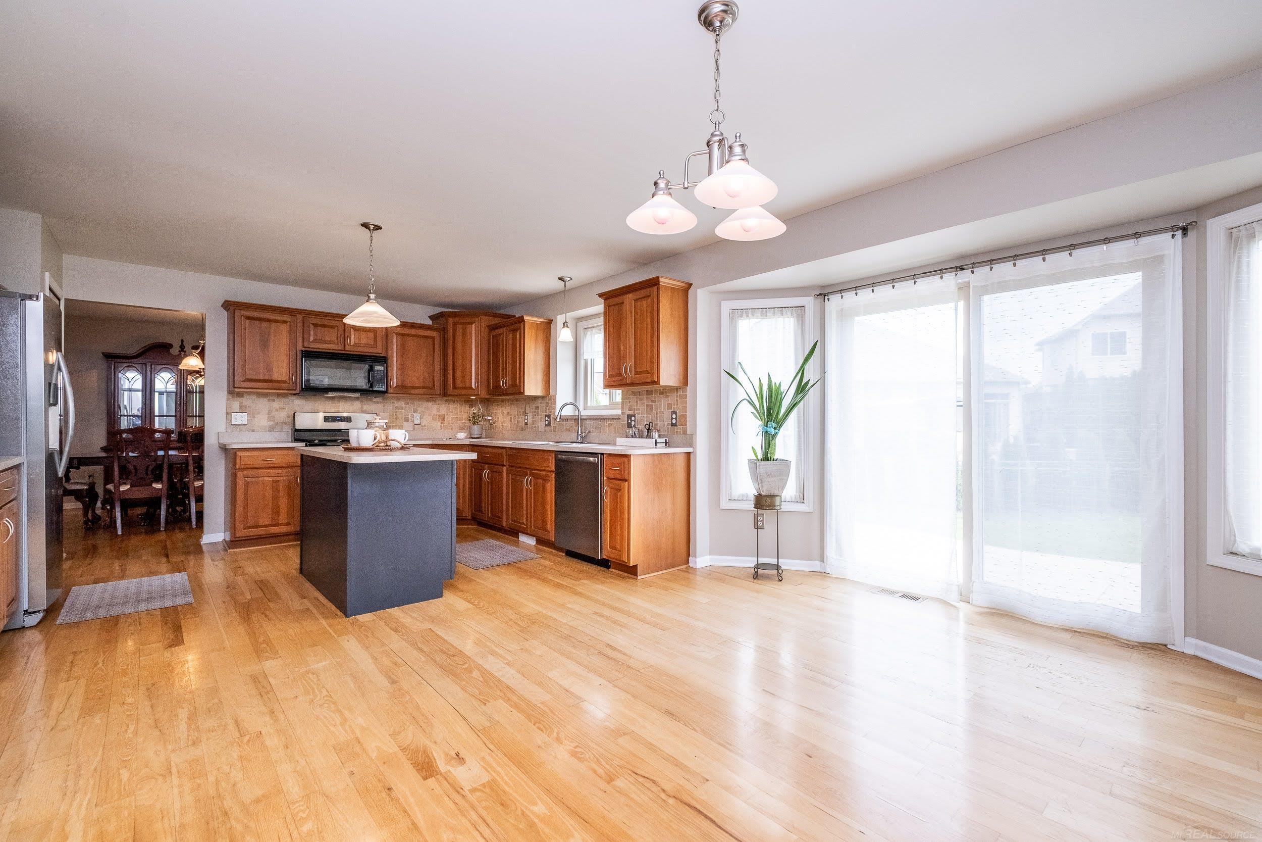 41870 Antoinette Court