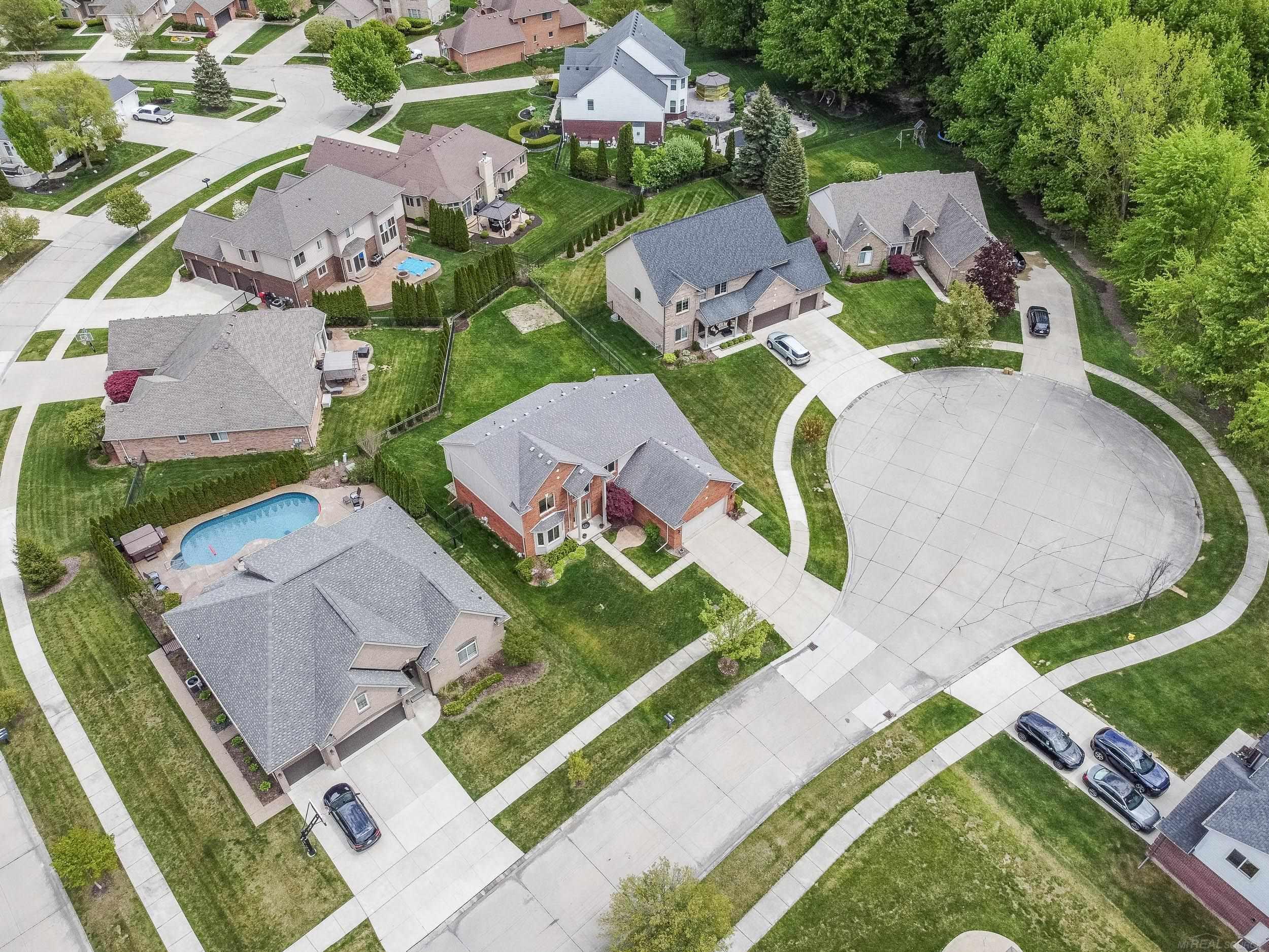 41870 Antoinette Court