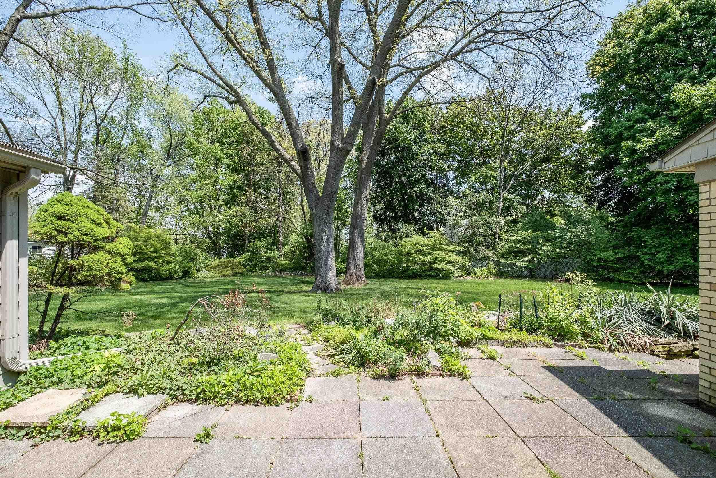 2800 Tewksbury Drive