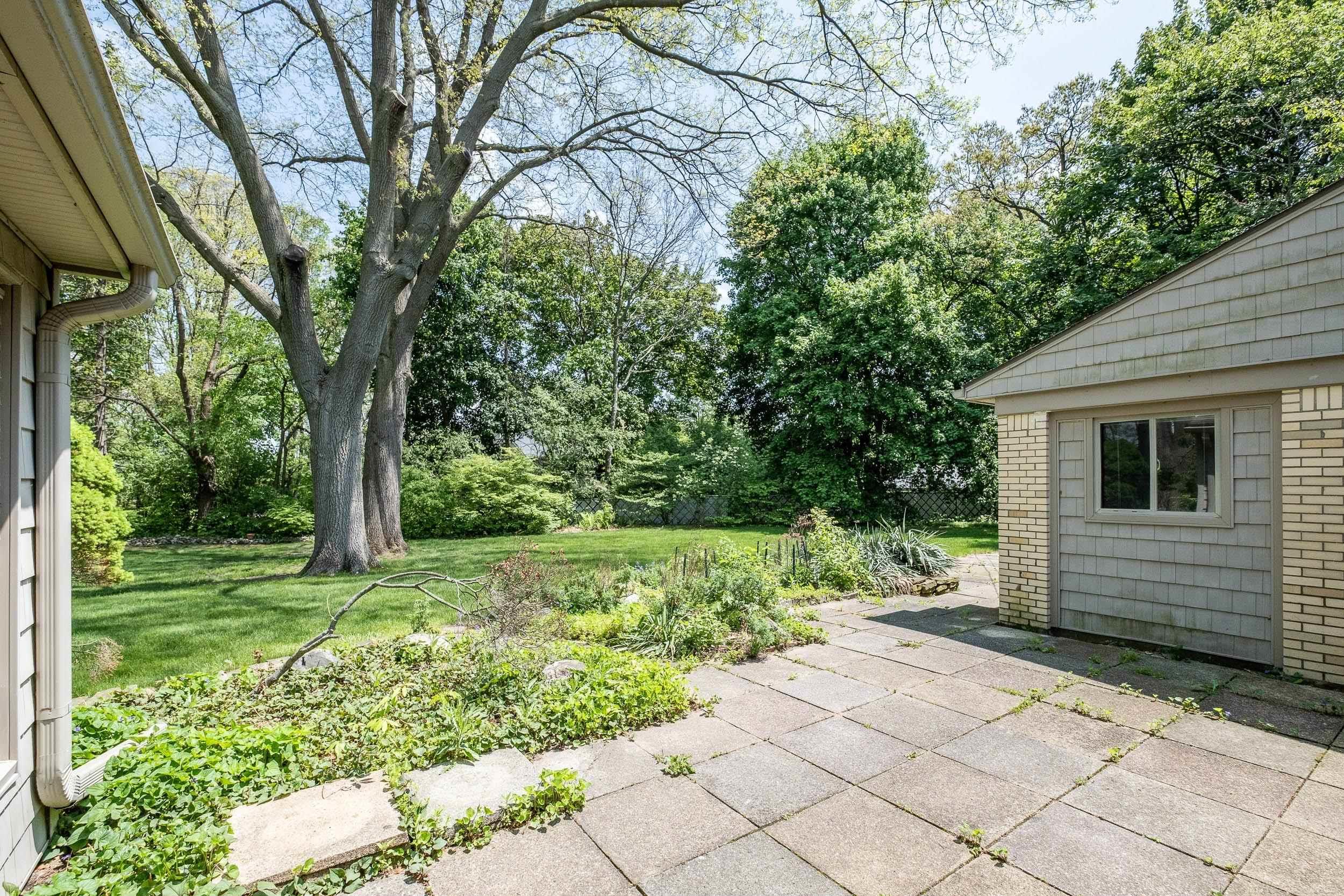 2800 Tewksbury Drive