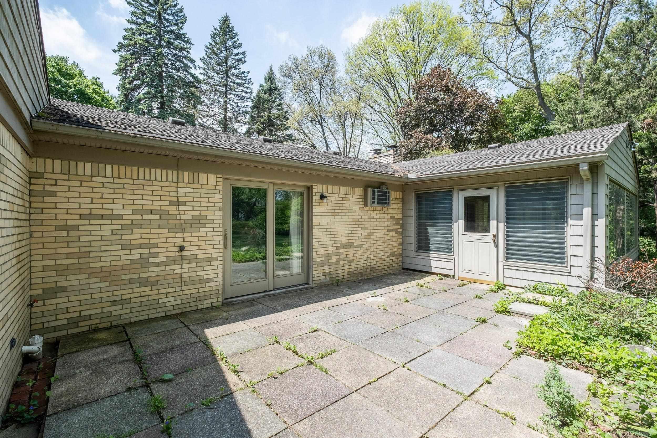 2800 Tewksbury Drive