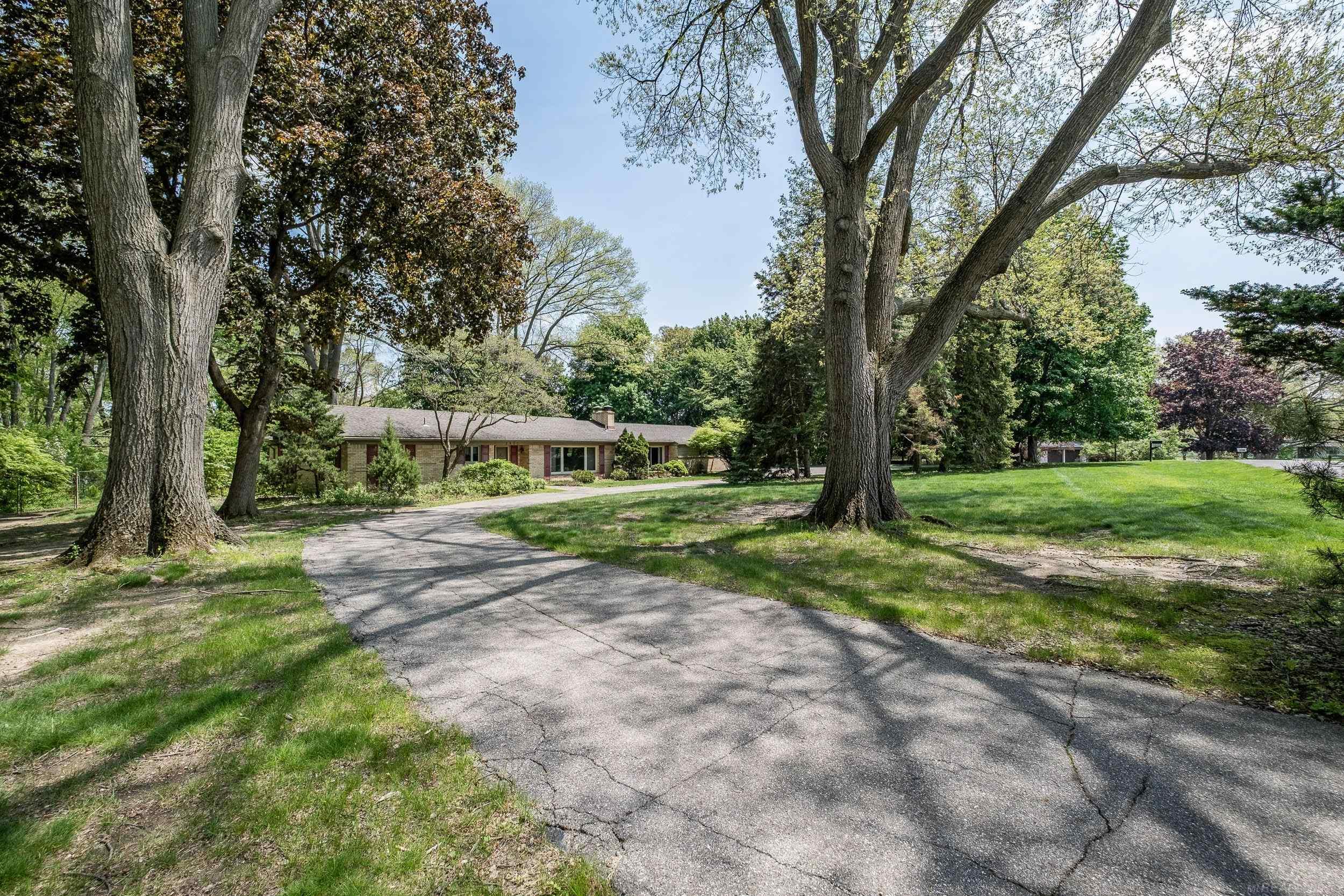 2800 Tewksbury Drive