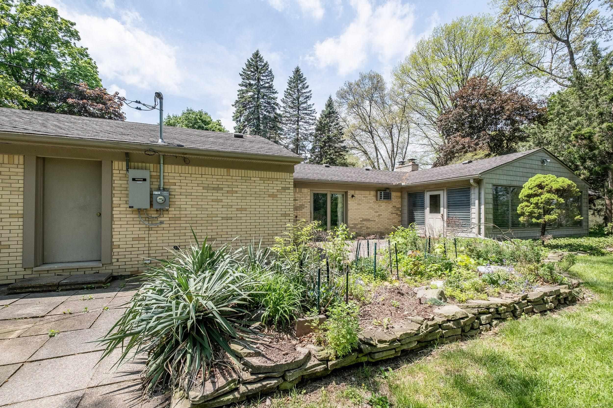 2800 Tewksbury Drive