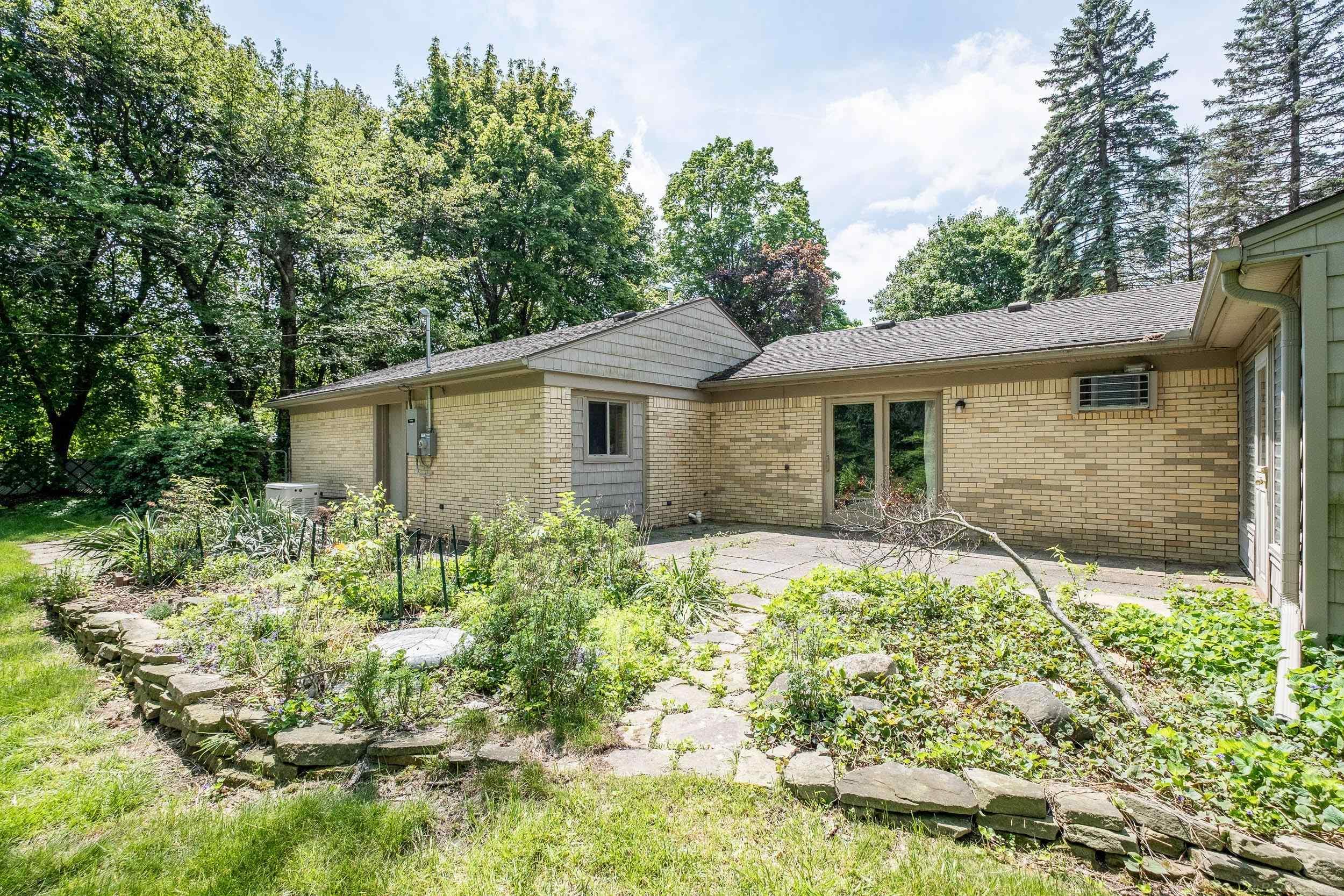 2800 Tewksbury Drive