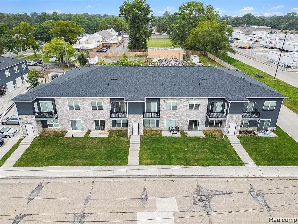 1251 E Woodward Heights Boulevard Unit 18