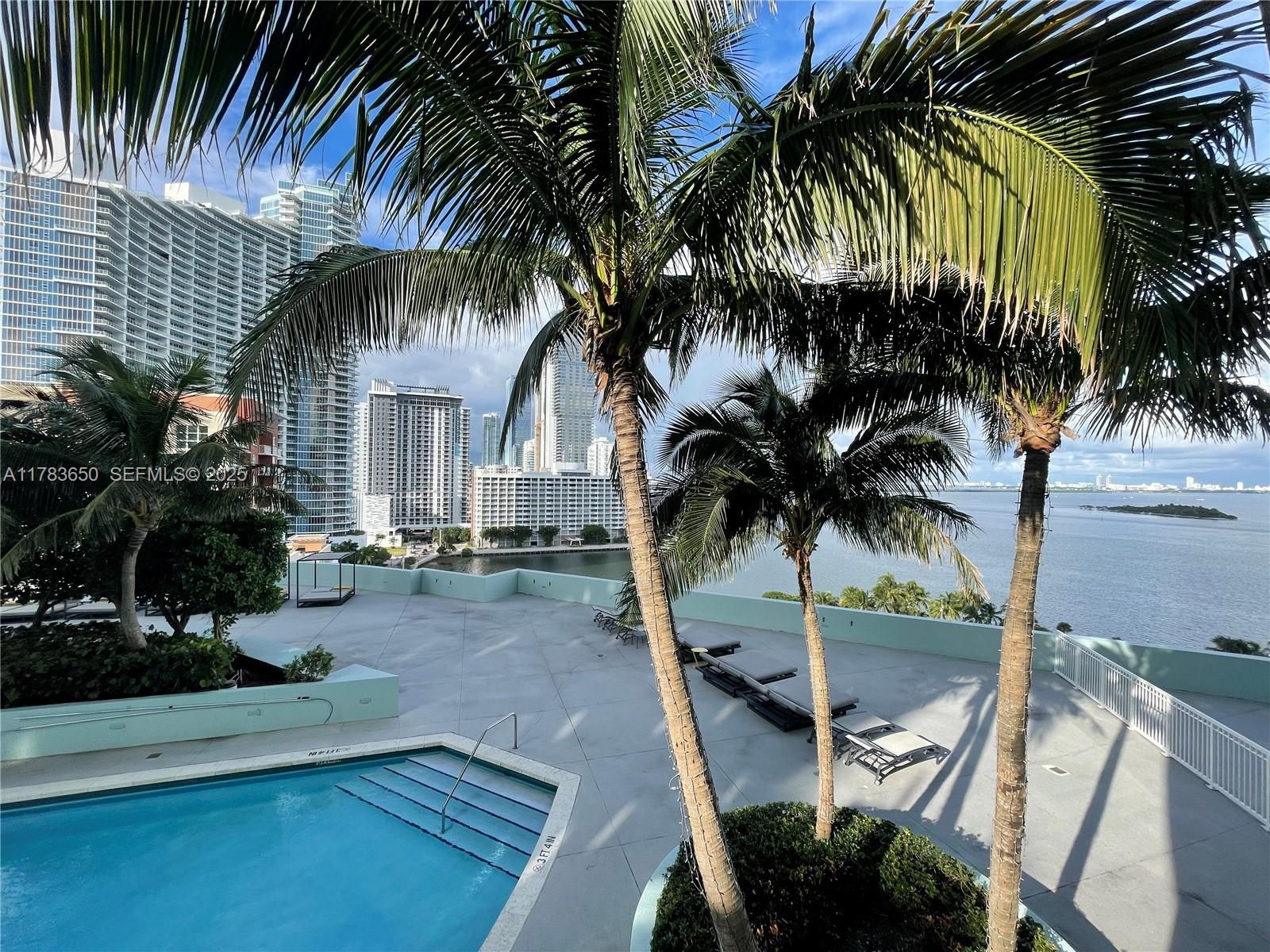 1900 N Bayshore Drive 2404