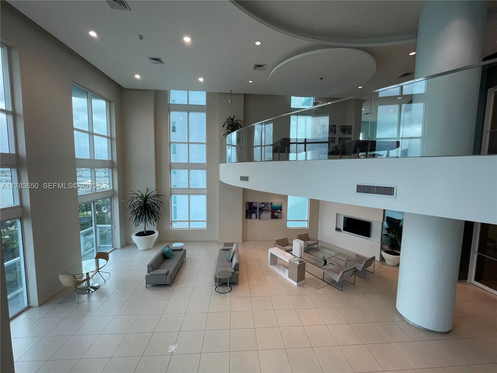 1900 N Bayshore Drive 2404