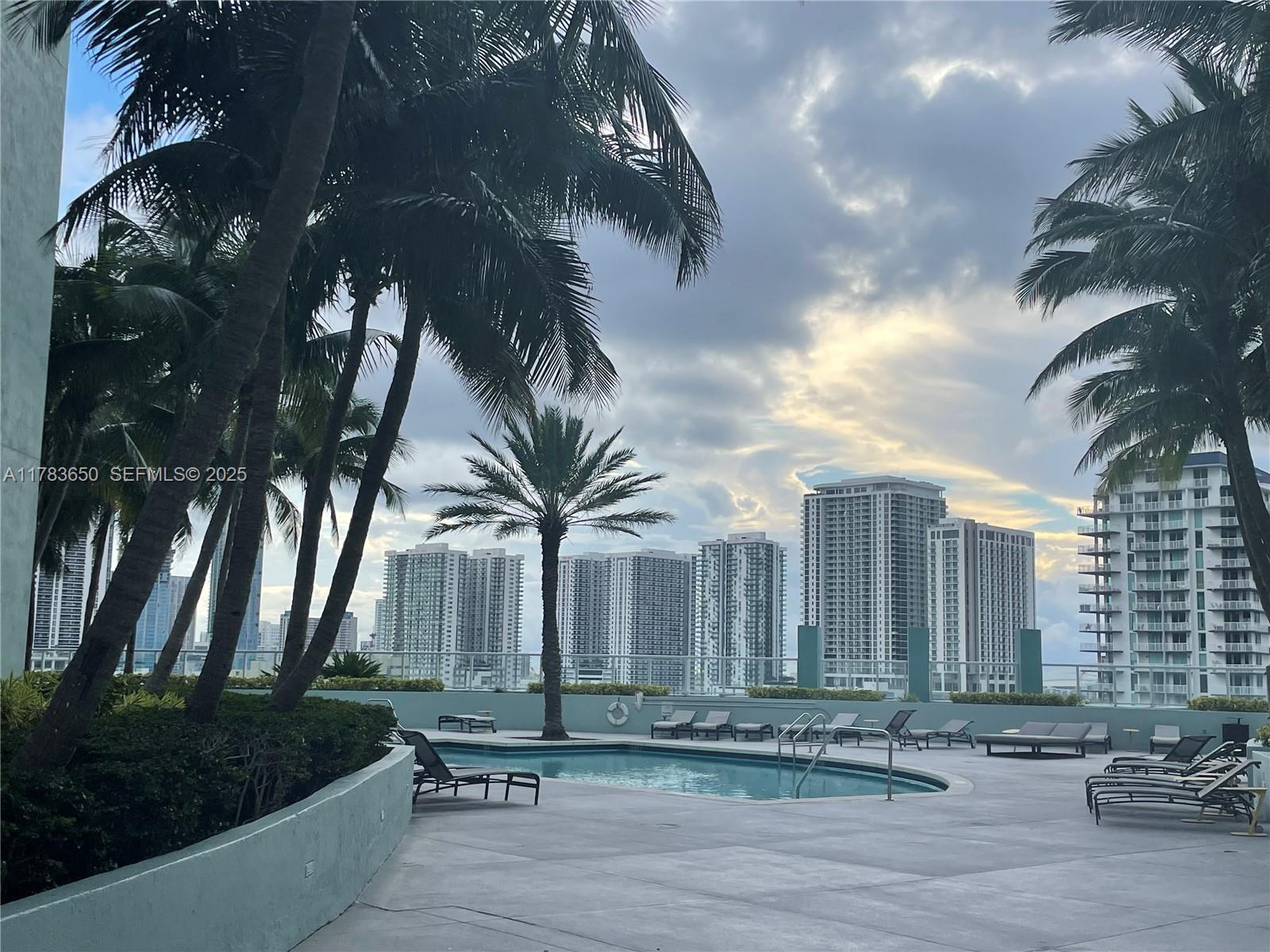1900 N Bayshore Drive 2404