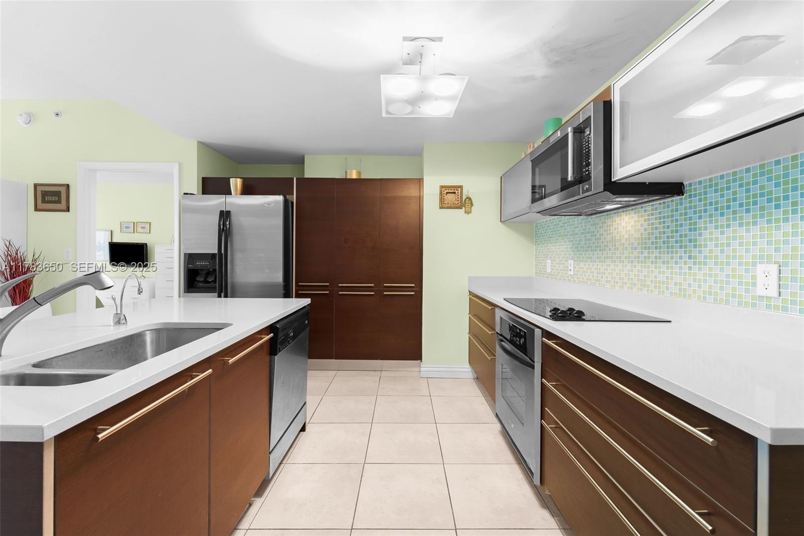 1900 N Bayshore Drive 2404