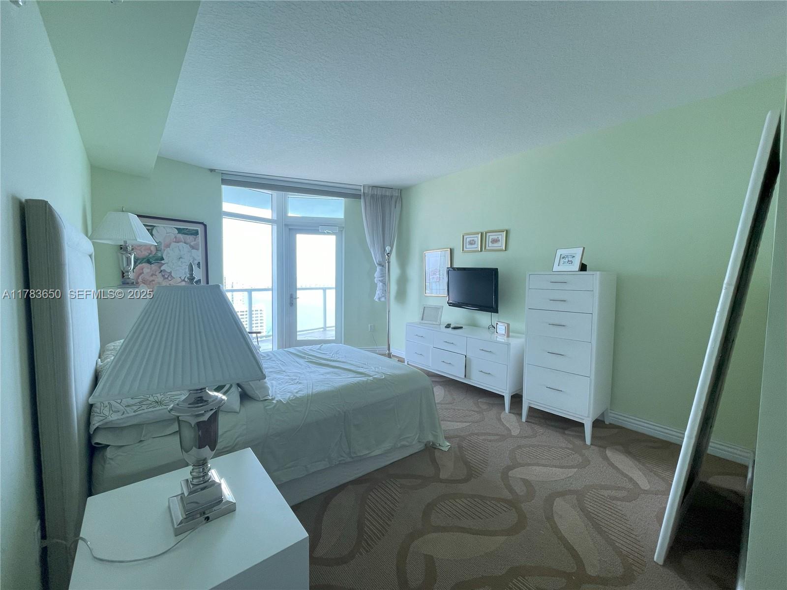 1900 N Bayshore Drive 2404