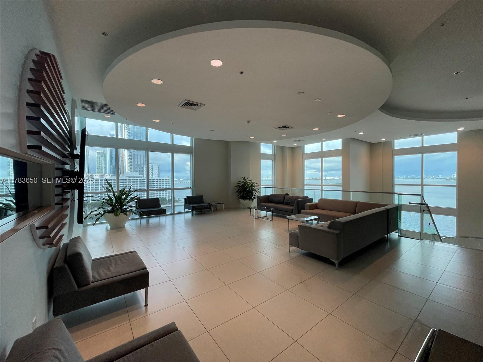 1900 N Bayshore Drive 2404