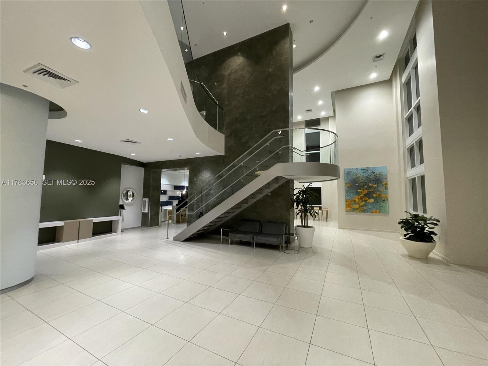 1900 N Bayshore Drive 2404