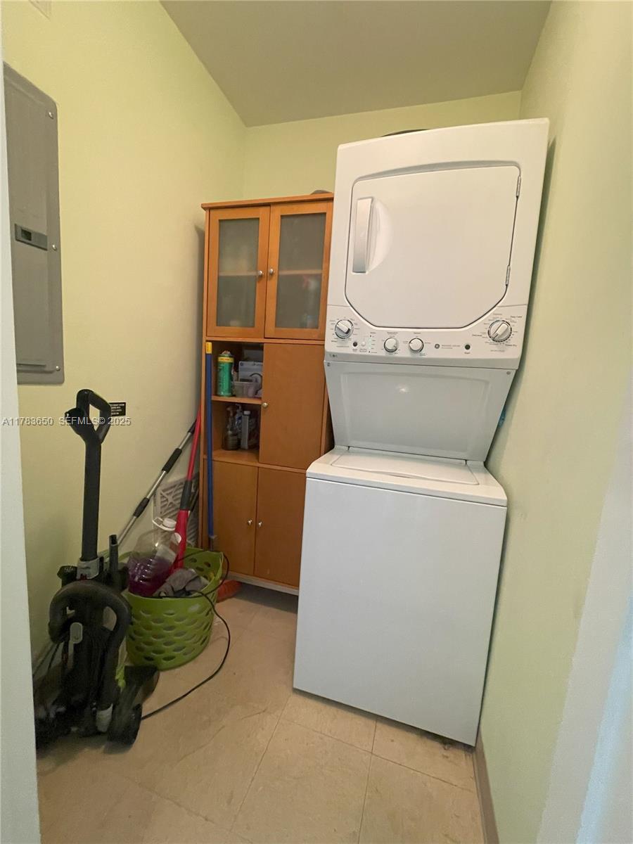 1900 N Bayshore Drive 2404