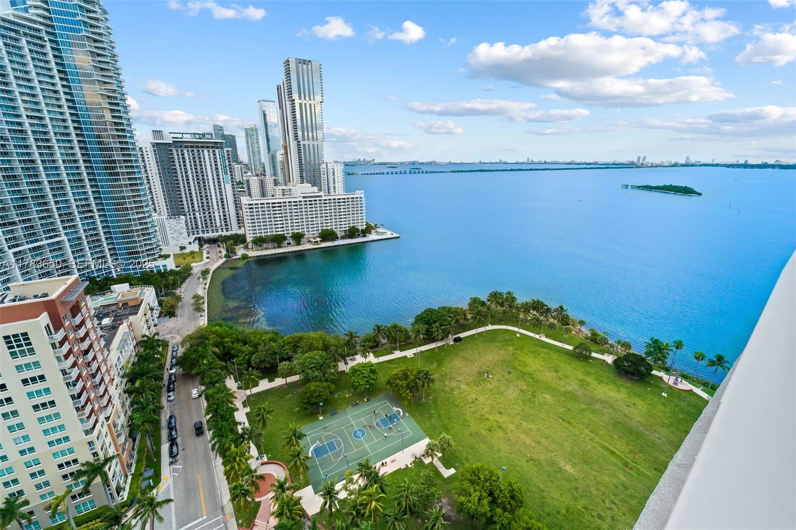 1900 N Bayshore Drive 2404