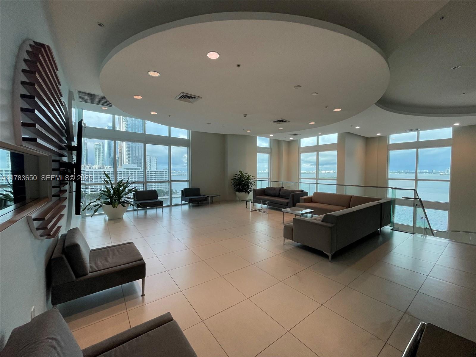 1900 N Bayshore Drive 2404