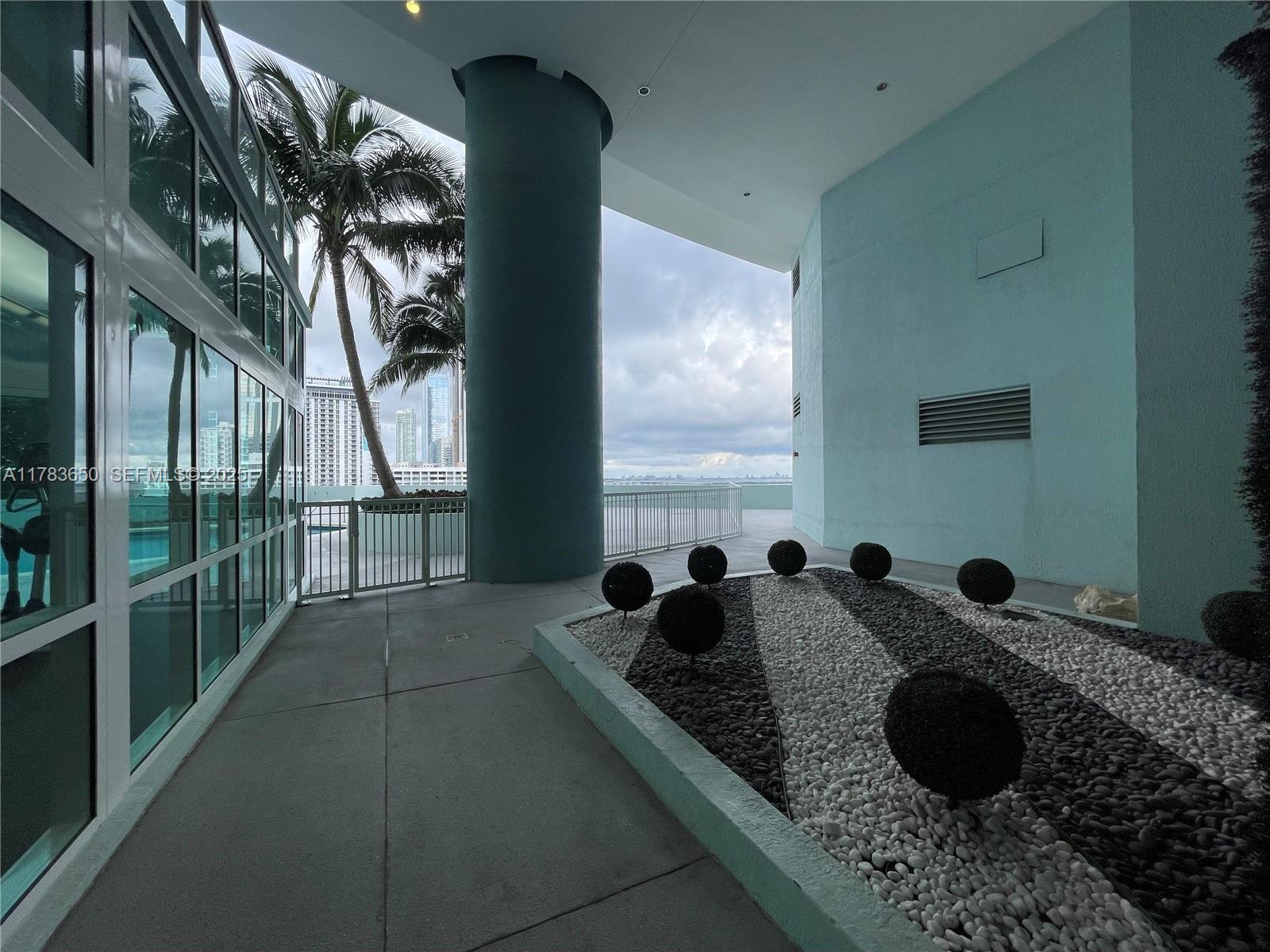 1900 N Bayshore Drive 2404