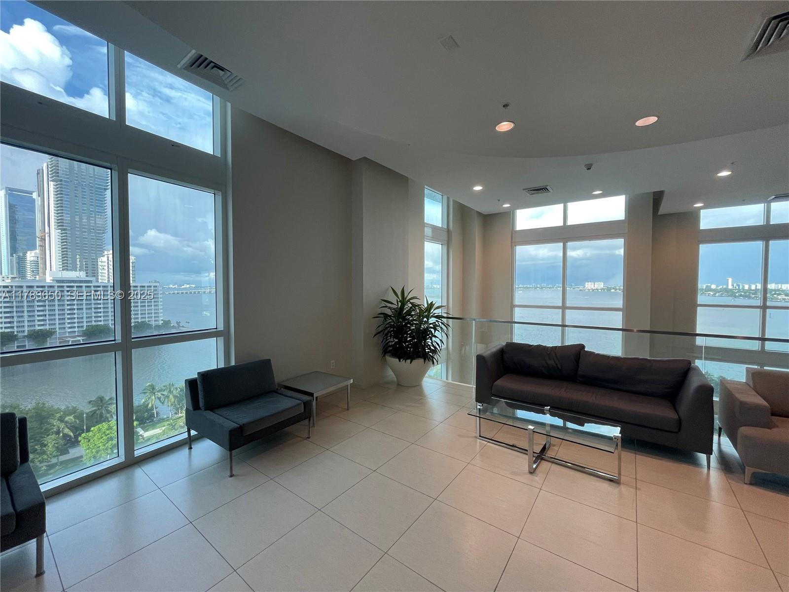1900 N Bayshore Drive 2404