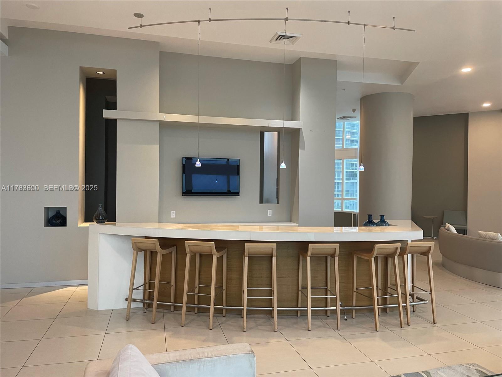 1900 N Bayshore Drive 2404