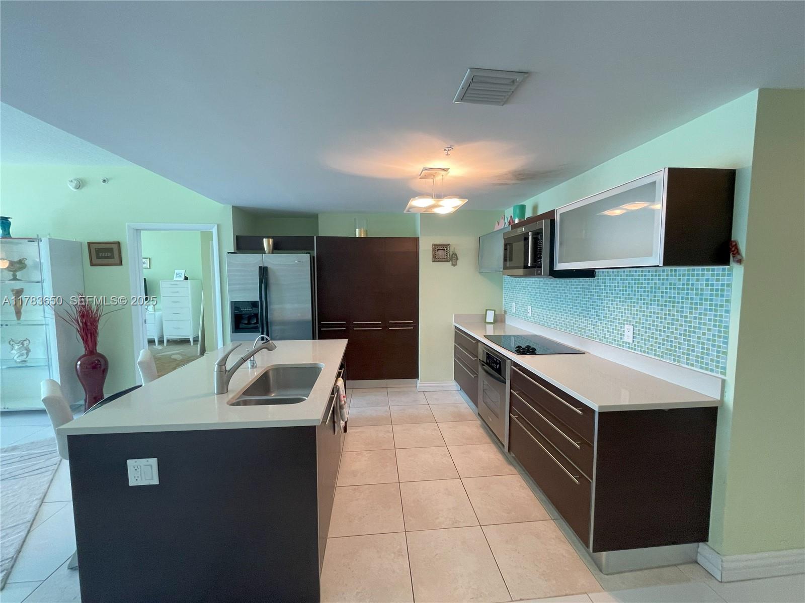 1900 N Bayshore Drive 2404