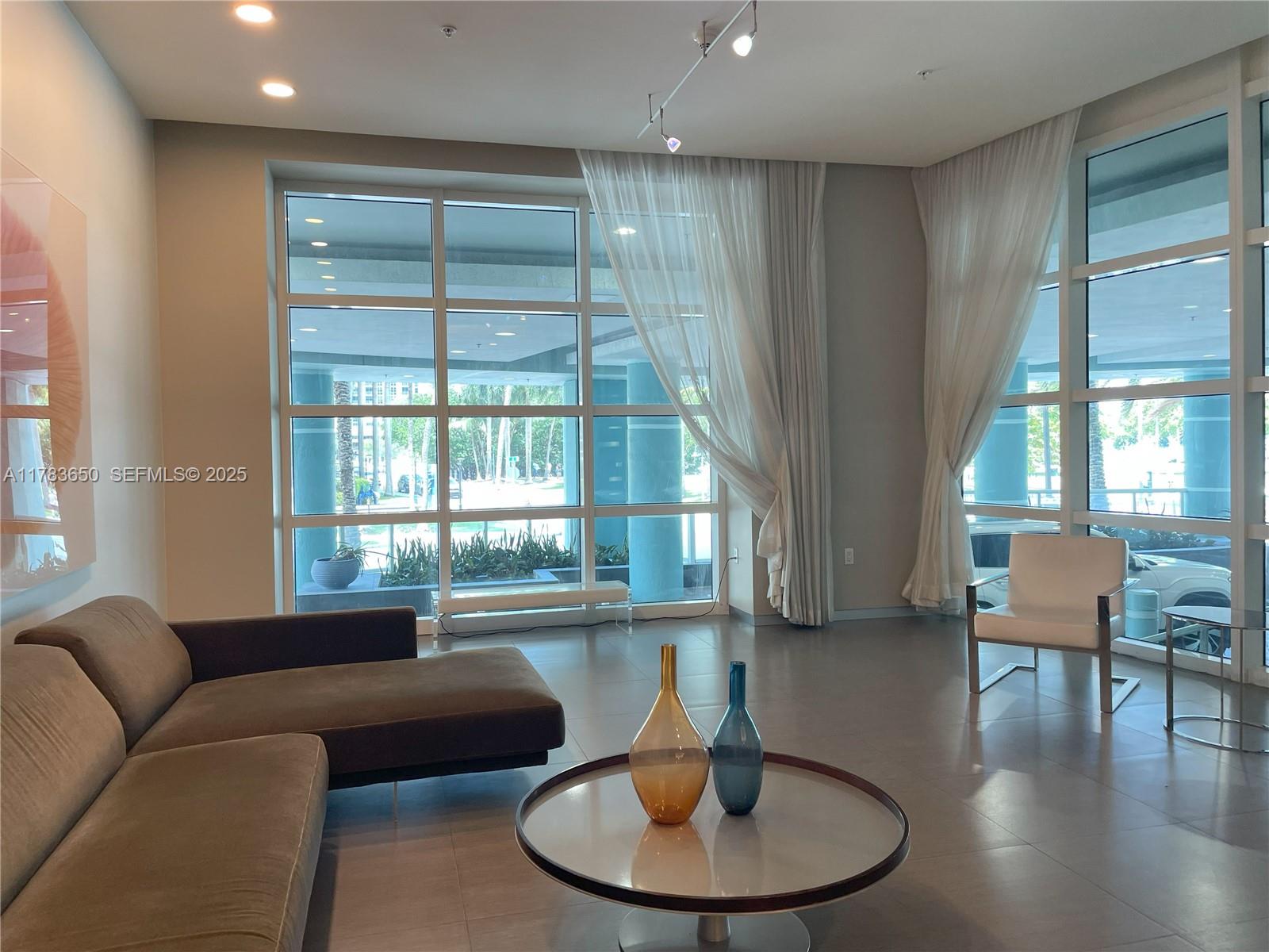1900 N Bayshore Drive 2404