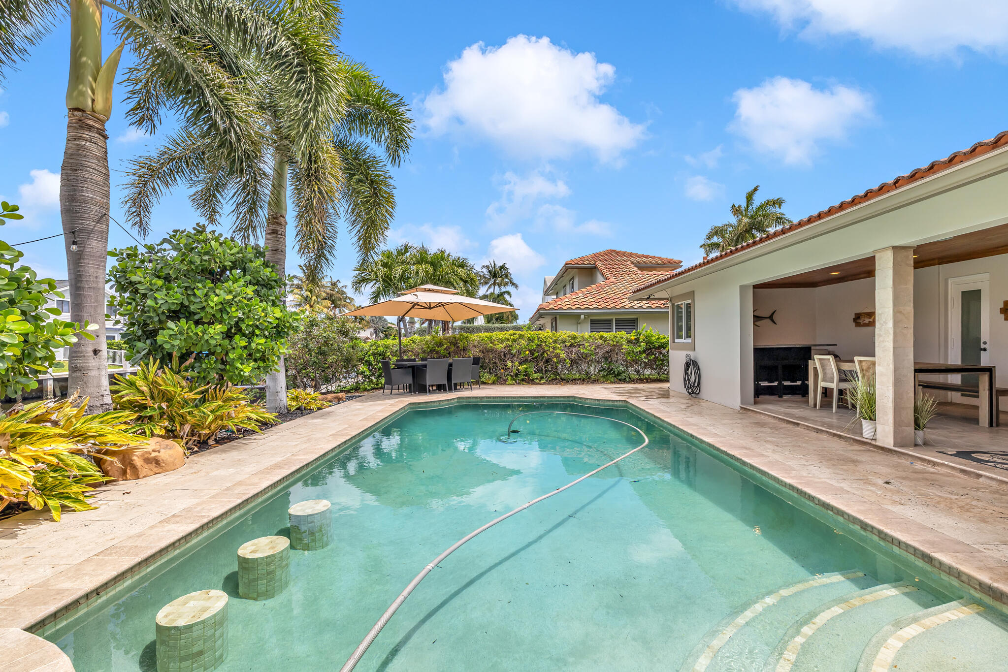 2471 NE 46th Street