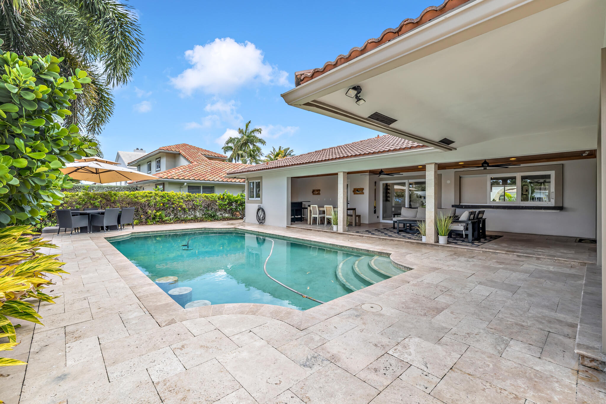 2471 NE 46th Street