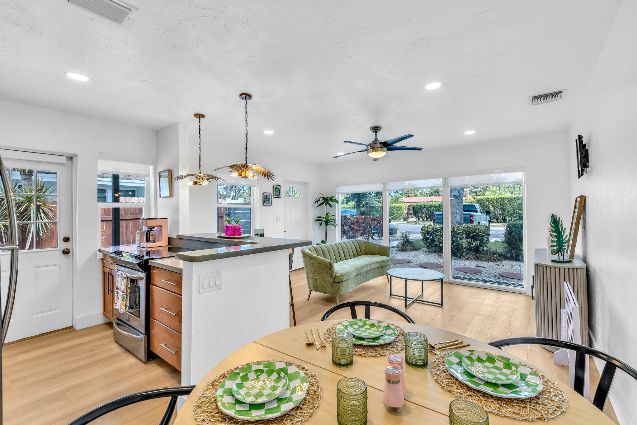 2412 NE 4th Street W