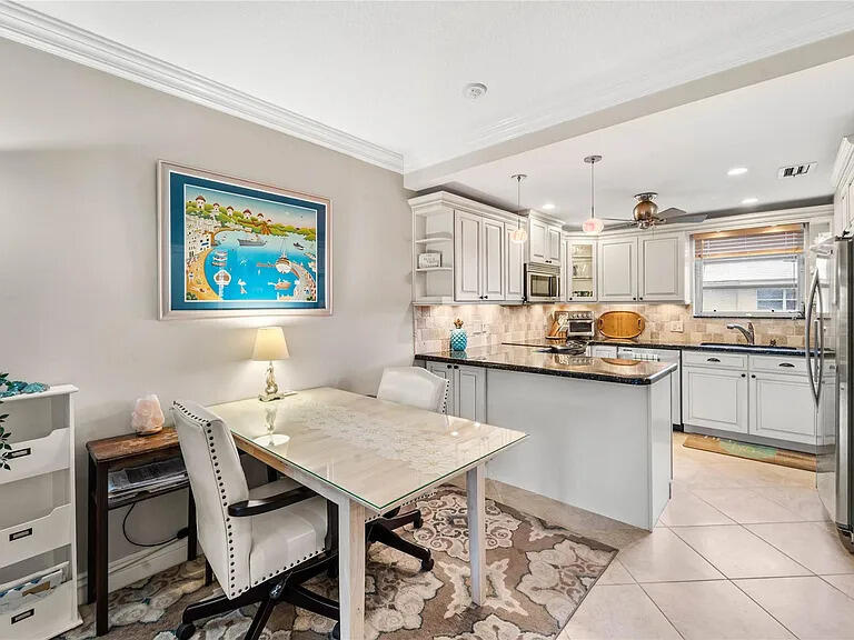 2748 NE 28TH 10
