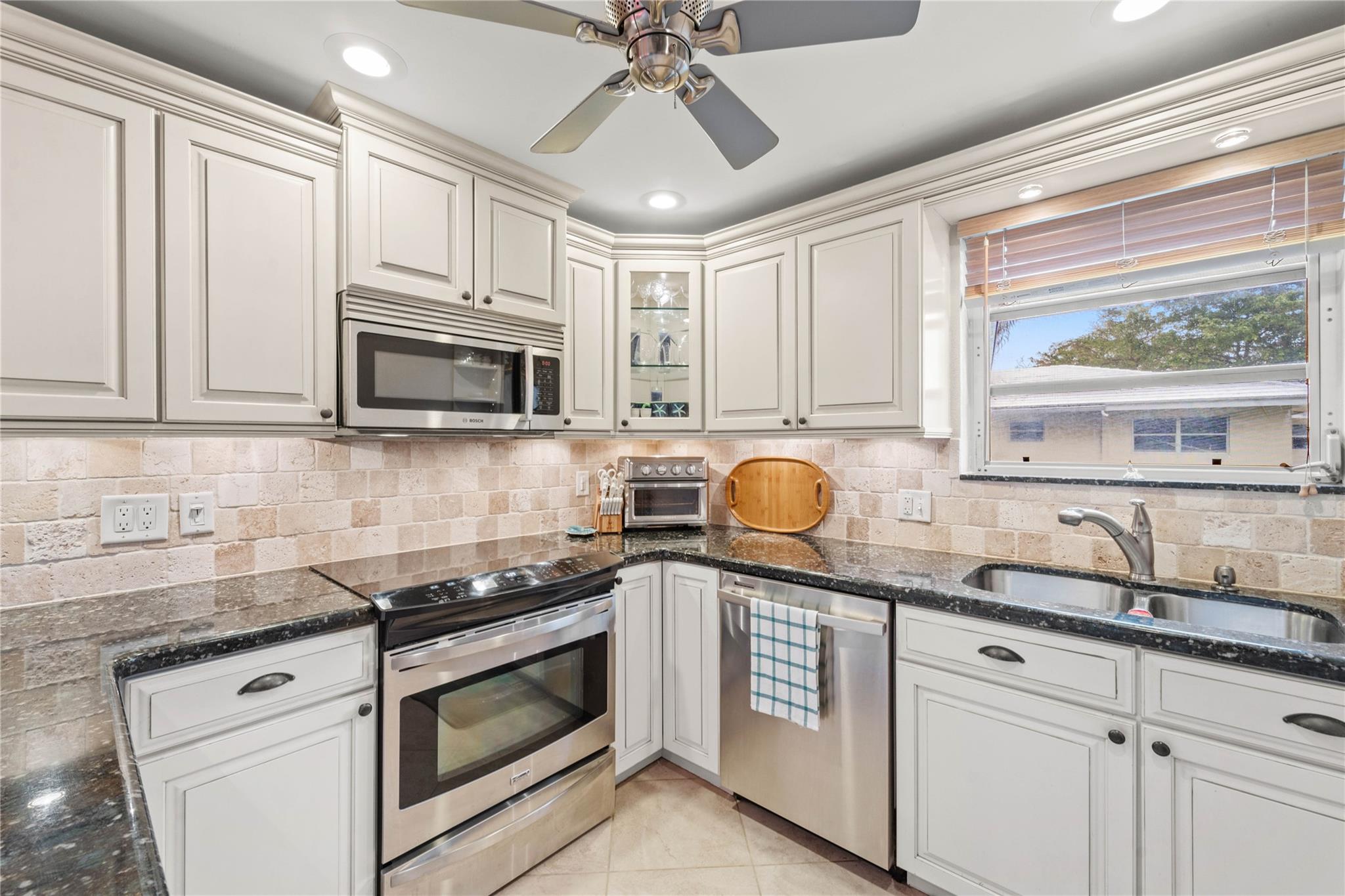 2748 NE 28th Ave 10