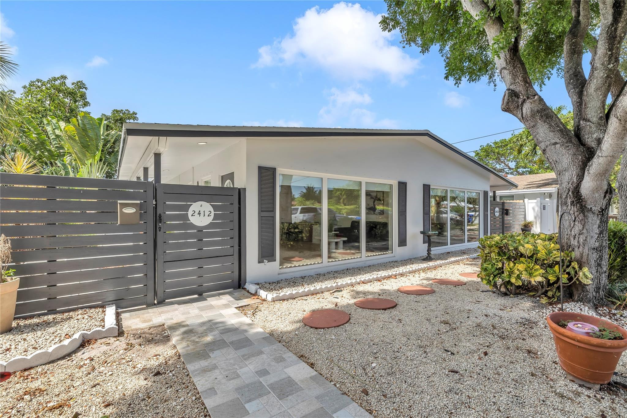 2412 NE 4th Street W