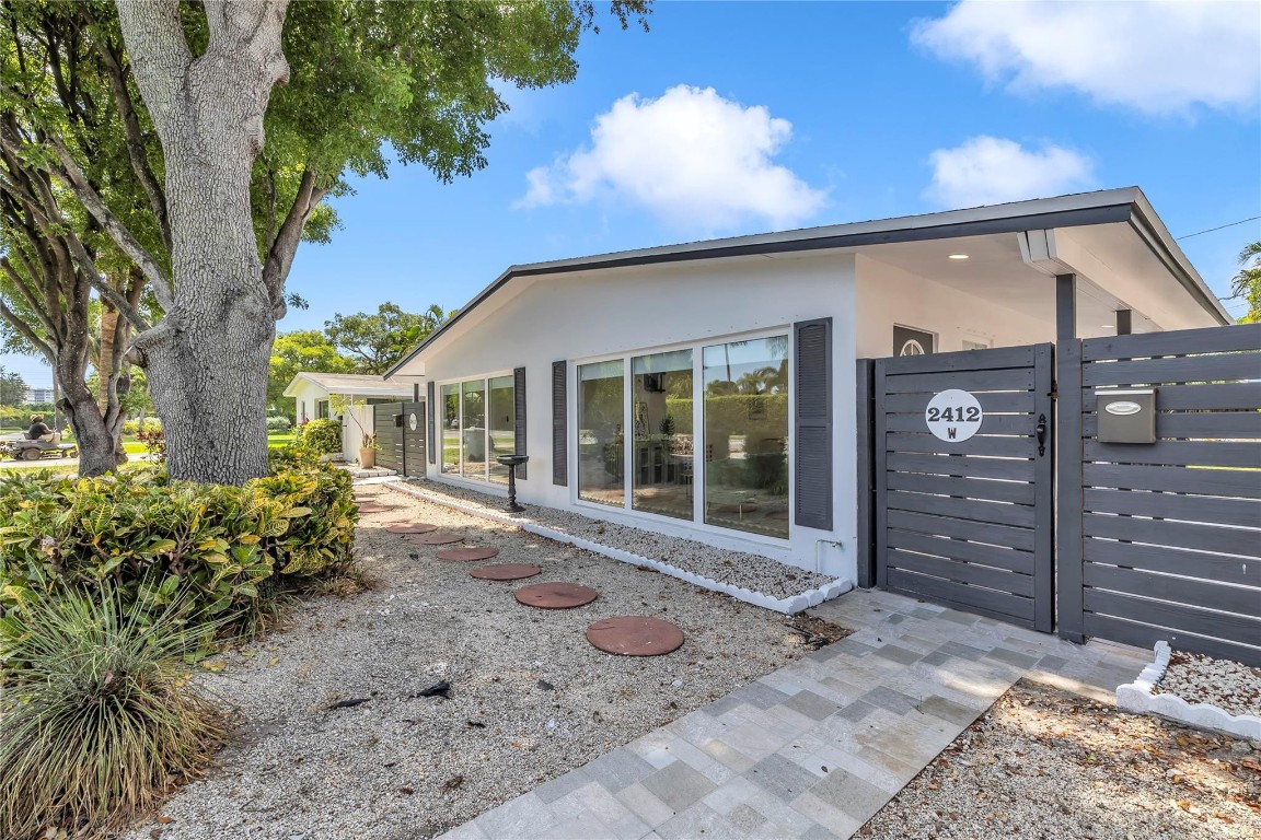 2412 NE 4th Street W