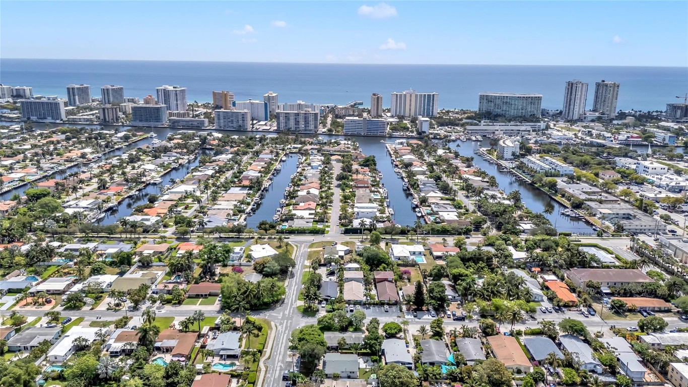 2412 NE 4th Street W