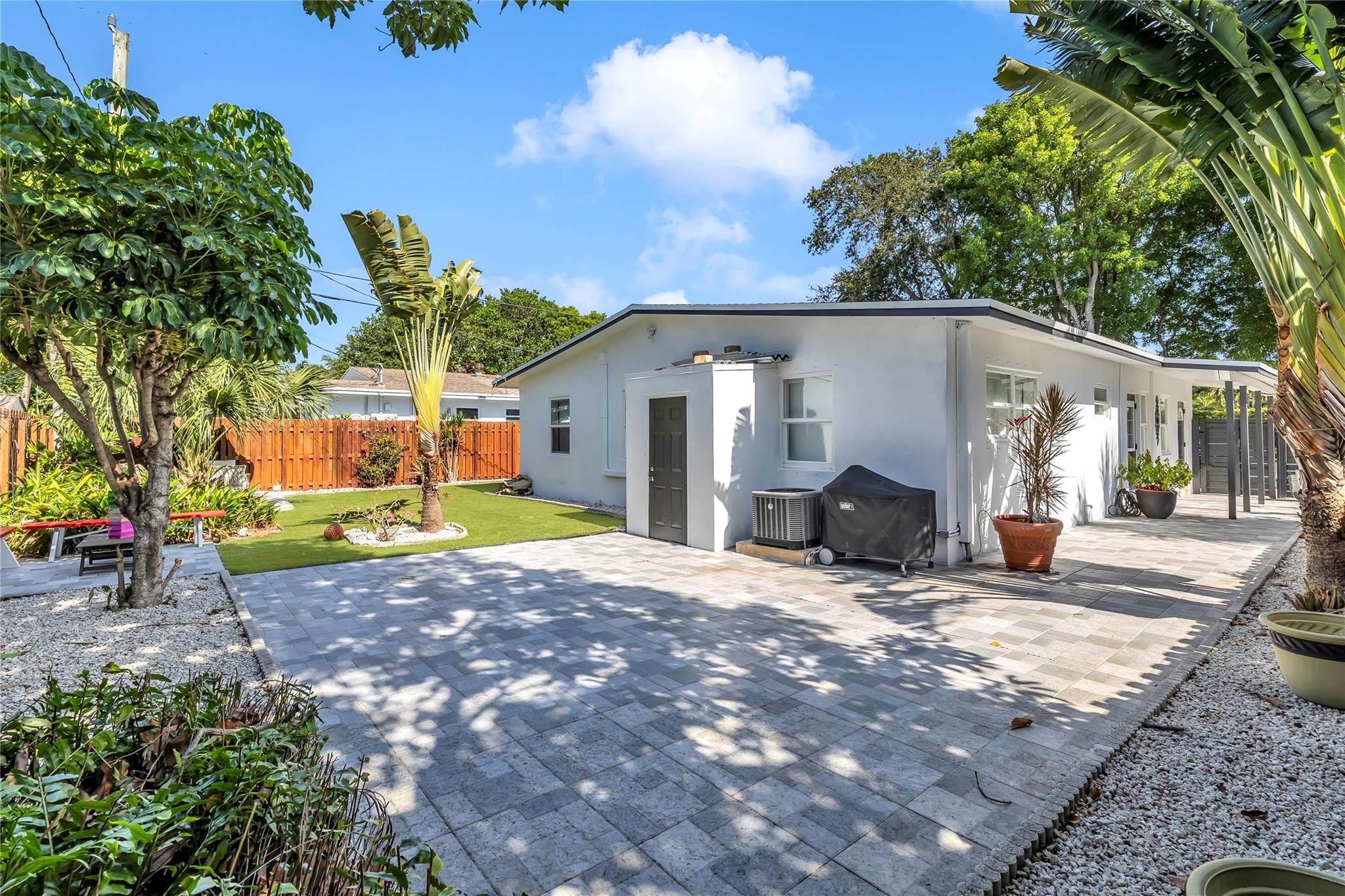 2412 NE 4th Street W