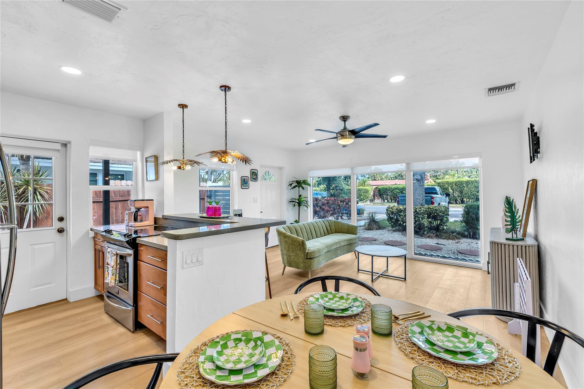 2412 NE 4th Street W