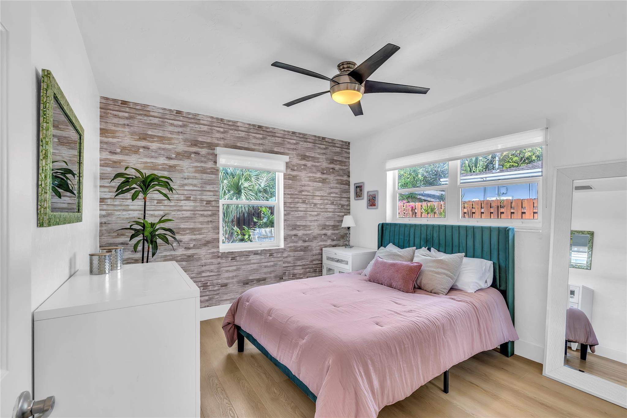 2412 NE 4th Street W