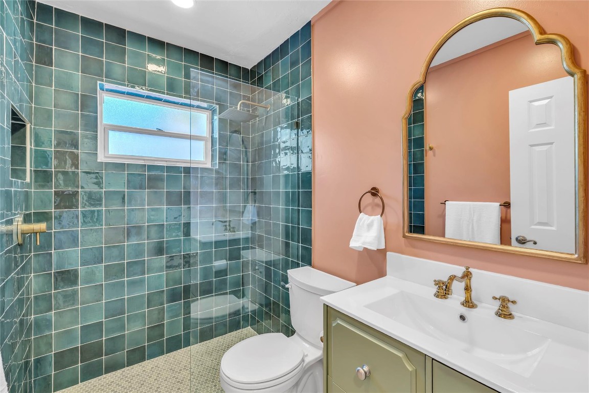 2412 NE 4th Street W