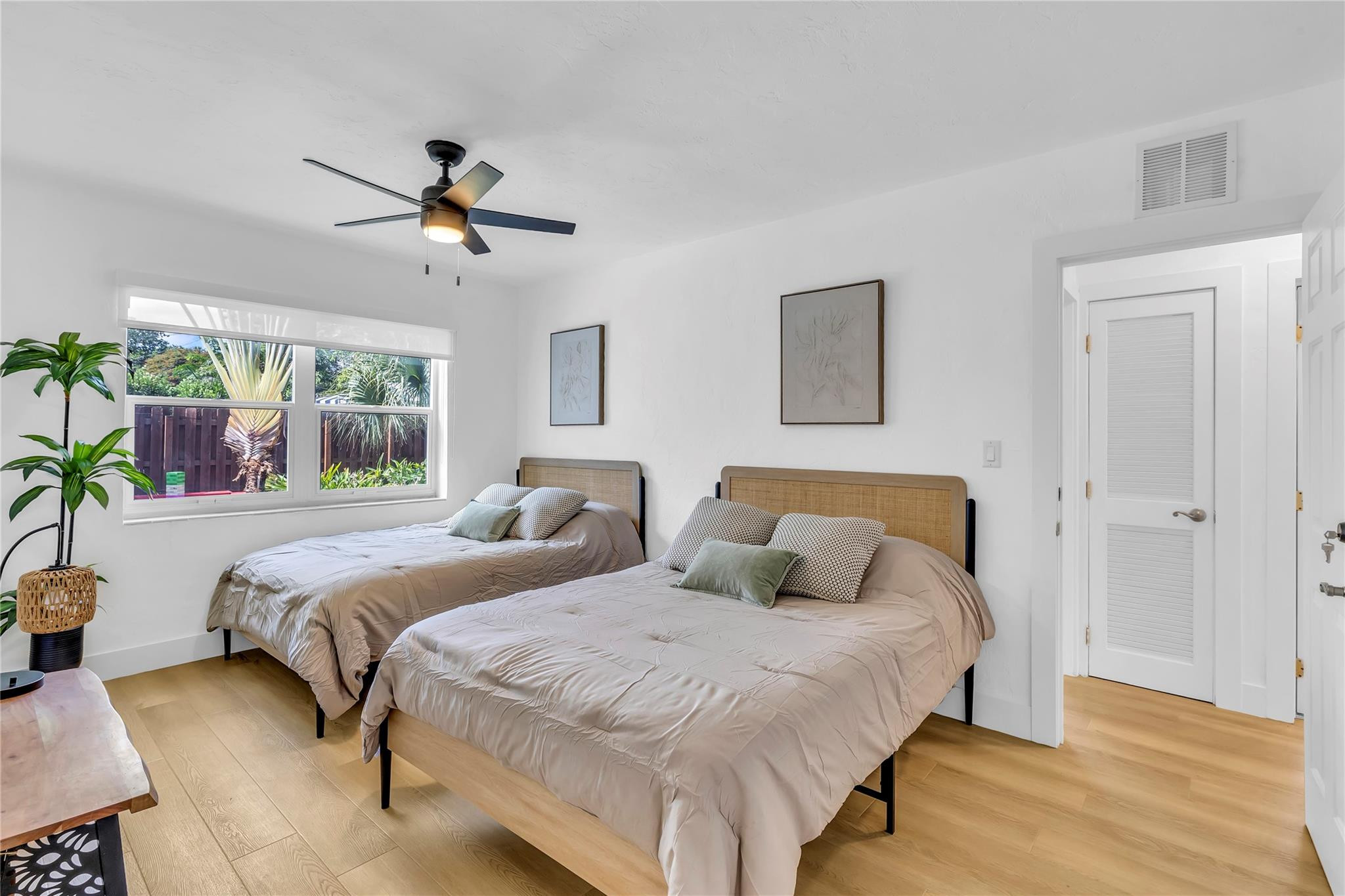 2412 NE 4th Street W