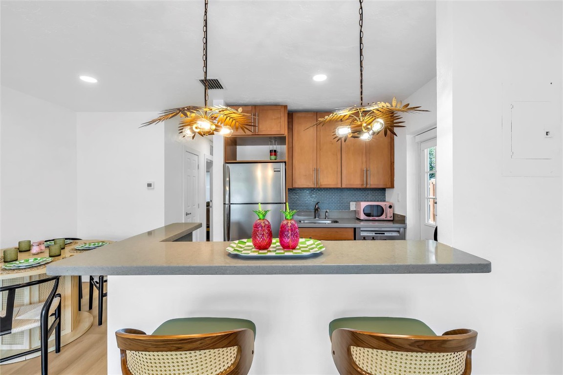 2412 NE 4th Street W