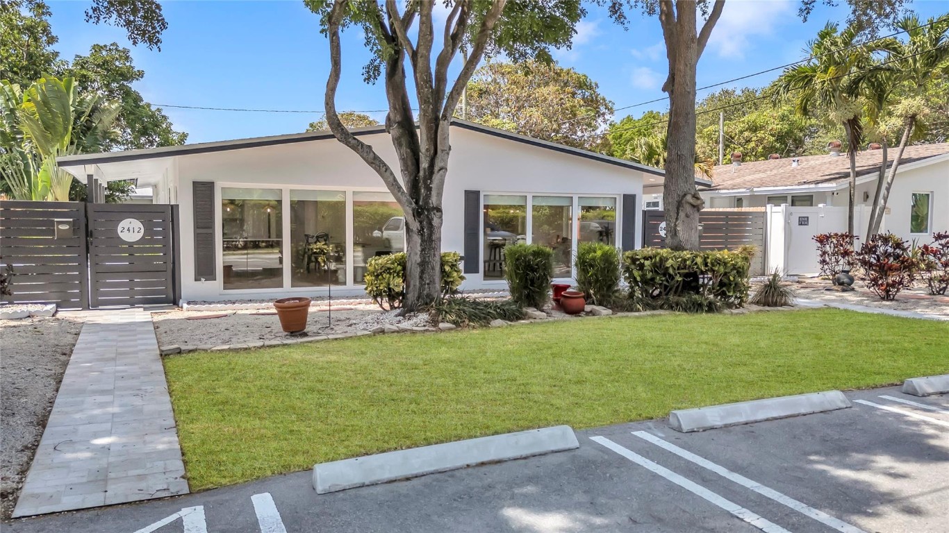 2412 NE 4th Street W